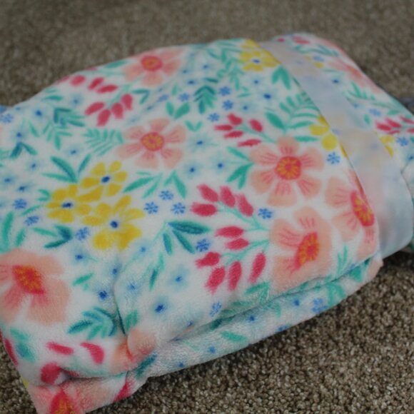 Baby Starters White Floral Flower Fleece Blanket Infant Girl Green Pink NWT RARE - Picture 4 of 4